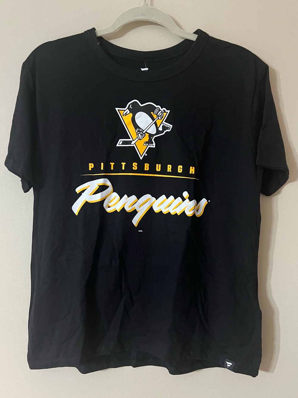 NWT Fanatics NHL Pittsburgh Penguins Women’s TShirt Medium